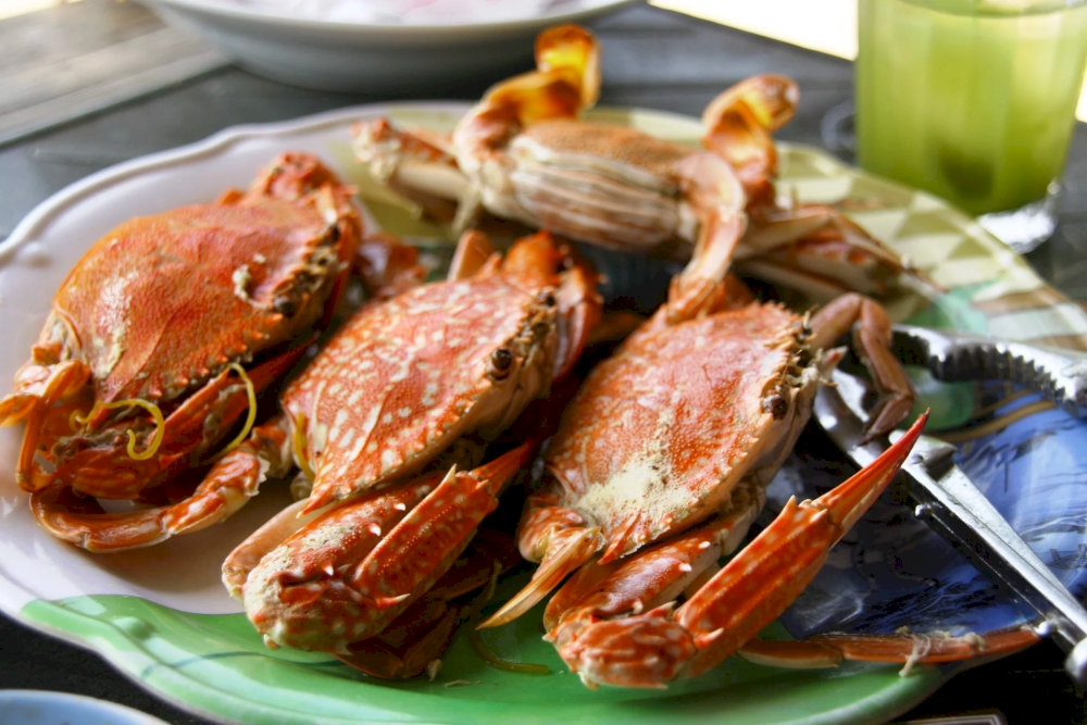 These dishes are served at local beachfront stalls and small eateries, offering an authentic taste of the island’s coastal flavors 